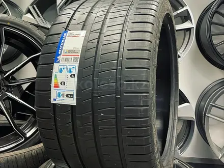 285-35-21 перед и зад 325-30-21 Michelin Pilot Super Sport за 237 500 тг. в Алматы