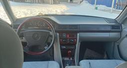 Mercedes-Benz E 220 1994 года за 2 200 000 тг. в Урджар – фото 2