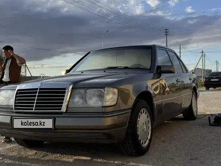 Mercedes-Benz E 230 1991 года за 1 200 000 тг. в Туркестан – фото 3