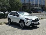 Toyota RAV4 2020 года за 18 500 000 тг. в Актау