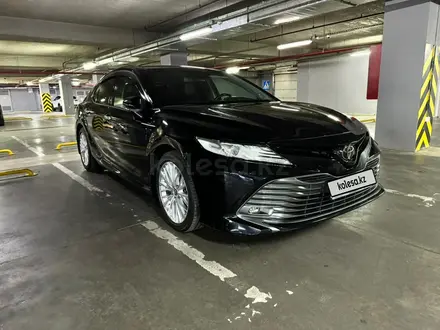 Toyota Camry 2020 года за 15 800 000 тг. в Алматы – фото 2