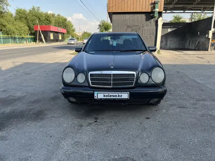 Mercedes-Benz E 230 1997 года за 1 750 000 тг. в Шымкент