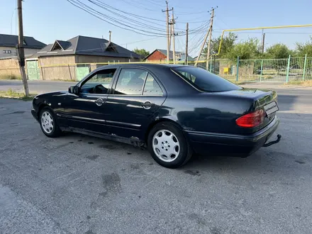 Mercedes-Benz E 230 1997 года за 1 750 000 тг. в Шымкент – фото 2