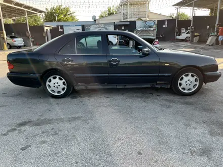 Mercedes-Benz E 230 1997 года за 1 750 000 тг. в Шымкент – фото 5
