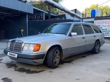 Mercedes-Benz E 220 1993 года за 2 500 000 тг. в Алматы – фото 4