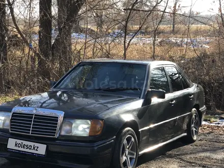 Mercedes-Benz E 230 1992 года за 1 050 000 тг. в Талдыкорган