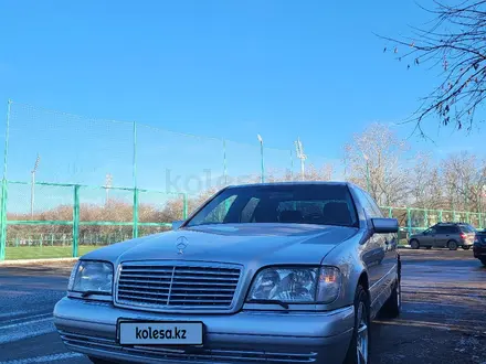 Mercedes-Benz S 320 1997 года за 11 090 000 тг. в Петропавловск – фото 2