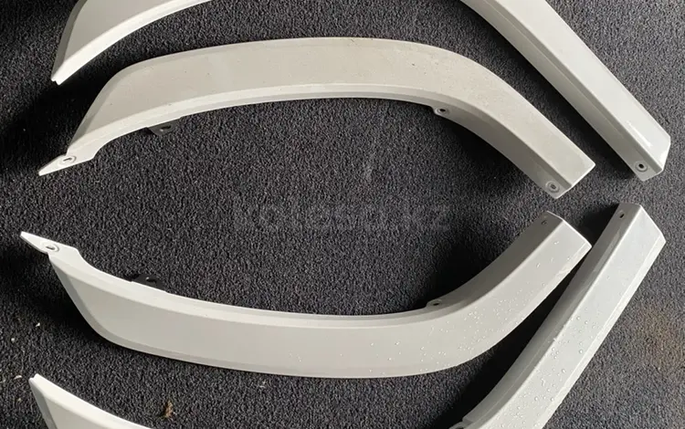 Накладка на крыло зад land cruiser 300 за 35 000 тг. в Алматы