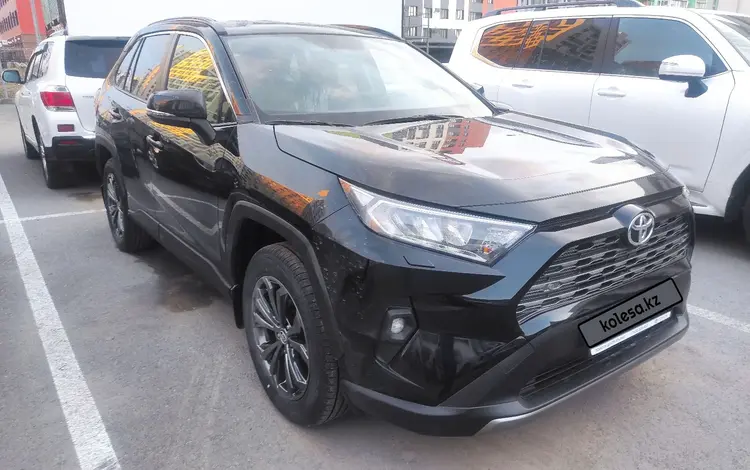 Toyota RAV4 2023 года за 17 190 000 тг. в Астана