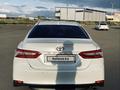 Toyota Camry 2021 года за 11 500 000 тг. в Уральск – фото 3