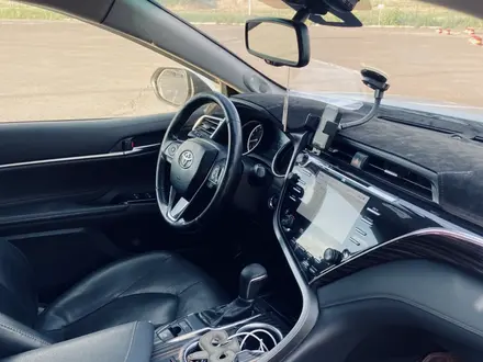 Toyota Camry 2021 года за 11 500 000 тг. в Уральск – фото 11