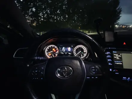 Toyota Camry 2021 года за 11 500 000 тг. в Уральск – фото 13