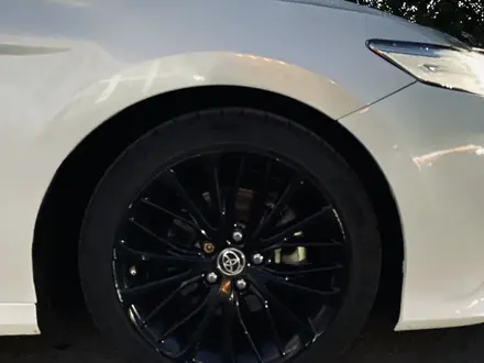 Toyota Camry 2021 года за 11 500 000 тг. в Уральск – фото 14