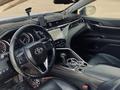 Toyota Camry 2021 года за 11 500 000 тг. в Уральск – фото 5