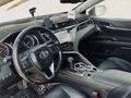 Toyota Camry 2021 года за 11 500 000 тг. в Уральск – фото 6