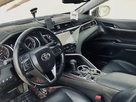 Toyota Camry 2021 года за 11 500 000 тг. в Уральск – фото 6