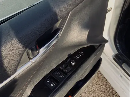 Toyota Camry 2021 года за 11 500 000 тг. в Уральск – фото 7