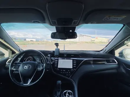 Toyota Camry 2021 года за 11 500 000 тг. в Уральск – фото 9