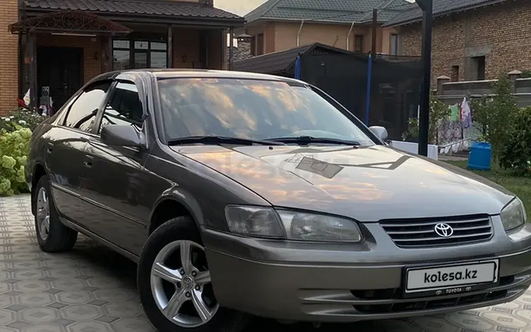 Toyota Camry 1999 годаүшін3 300 000 тг. в Алматы