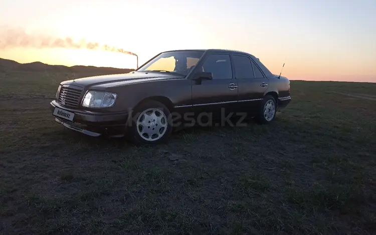 Mercedes-Benz E 220 1994 года за 2 000 000 тг. в Экибастуз