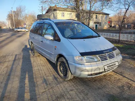 Volkswagen Sharan 1997 года за 2 350 000 тг. в Уральск – фото 9