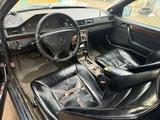 Mercedes-Benz E 220 1993 годаүшін590 000 тг. в Актобе – фото 2