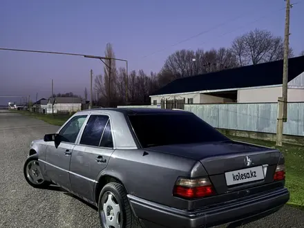 Mercedes-Benz E 220 1994 года за 1 600 000 тг. в Тараз – фото 3