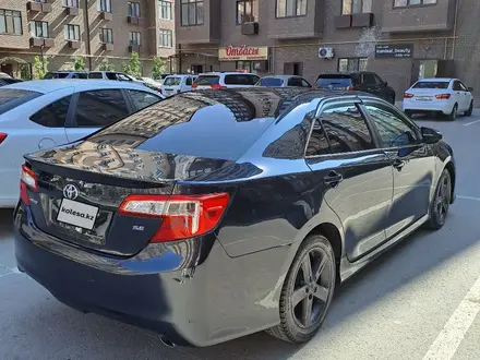 Toyota Camry 2013 года за 6 000 000 тг. в Атырау – фото 2