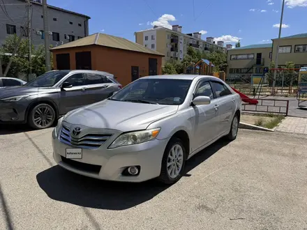 Toyota Camry 2010 года за 4 000 000 тг. в Атырау – фото 2