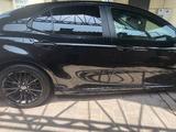 Toyota Camry 2019 года за 11 500 000 тг. в Тараз – фото 2