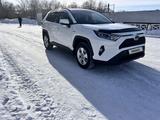 Toyota RAV4 2020 года за 15 800 000 тг. в Караганда – фото 2