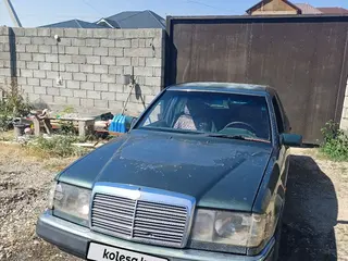 Mercedes-Benz E 230