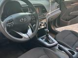 Hyundai Elantra 2018 года за 5 500 000 тг. в Актобе – фото 2