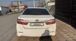 Toyota Camry 2013 года за 8 500 000 тг. в Атакент – фото 2