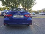 Toyota Camry 2023 года за 15 500 000 тг. в Актобе – фото 4
