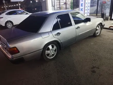 Mercedes-Benz E 230 1989 года за 950 000 тг. в Тараз – фото 3