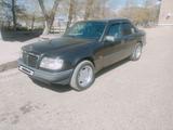 Mercedes-Benz E 200 1993 года за 1 800 000 тг. в Семей – фото 2