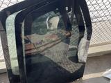 Заднее стекло собачника на Toyota Land Cruiser Prado 120 за 147 тг. в Алматы – фото 2
