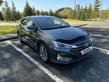 Hyundai Elantra 2019 года за 8 500 000 тг. в Астана