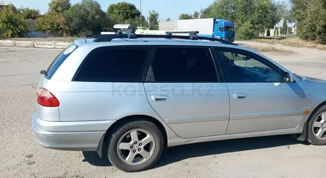 Toyota Avensis, 2002