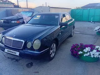 Mercedes-Benz E 230