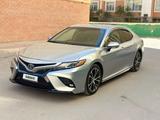 Toyota Camry 2018 годаfor8 600 000 тг. в Актау – фото 2