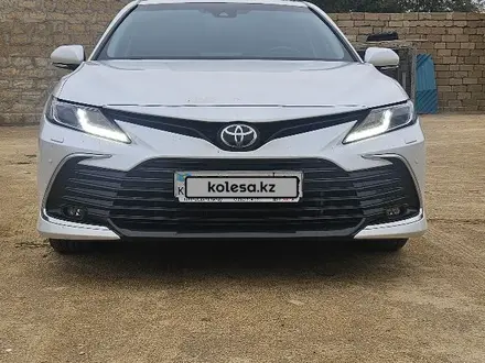 Toyota Camry 2023 года за 18 200 000 тг. в Актау – фото 2