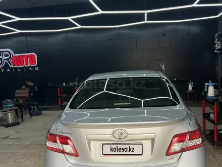 Toyota Camry 2010 года за 5 500 000 тг. в Атырау – фото 4