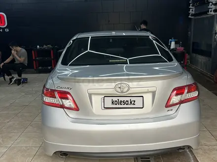 Toyota Camry 2010 года за 5 500 000 тг. в Атырау – фото 6