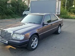 Mercedes-Benz E 230