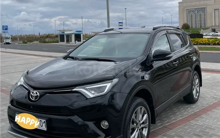 Toyota RAV4 2018 года за 17 000 000 тг. в Астана