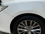 Toyota Camry 2015 годаfor11 600 000 тг. в Шымкент – фото 3