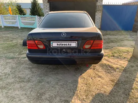 Mercedes-Benz E 230 1997 года за 4 500 000 тг. в Семей – фото 4