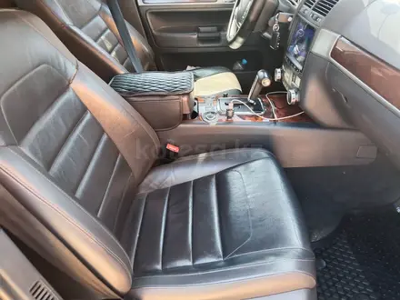 Volkswagen Touareg 2007 года за 4 700 000 тг. в Астана – фото 5